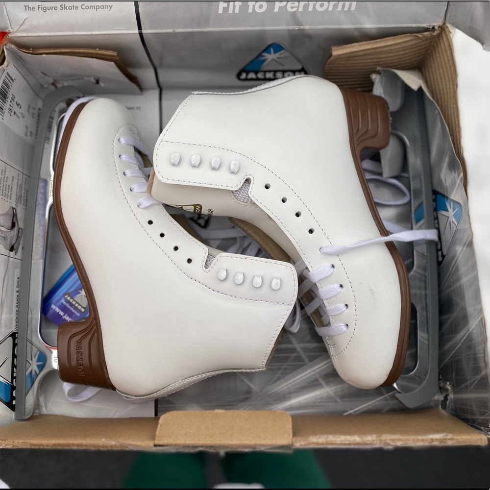 BRAND NEW Jackson Ultima Artiste figure skates